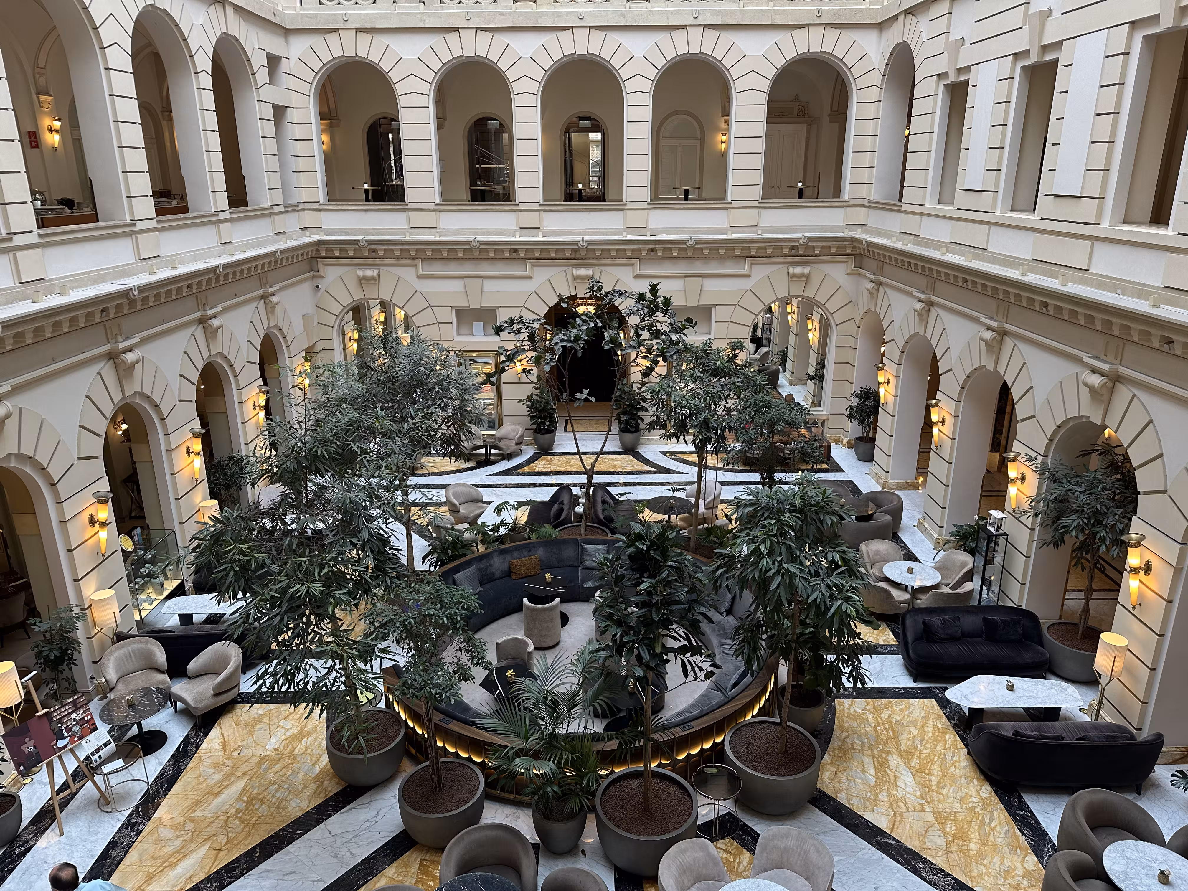 Anantara NY Palace Fascade